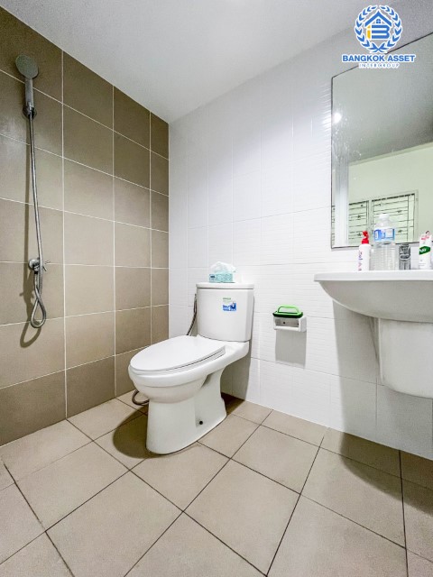 *****ทาวน์เฮ้าส์มือสองย่านปทุมธานี ม.บ้านพฤกษา แจ้งวัฒนะ-ราชพฤกษ์ #หลังมุม เนื้อที่กว้างขวางมากถึง 36.1 ตร.ว. ฟังก์ชัน 3 ห้องนอน 2 ห้องน้ำ 1 ที่จอดรถ แถมฟรี! 1 เครื่องปรับอากาศ, 1 เครื่องทำน้ำอุ่น บนทำเลดี เชื่อมต่อถ.ราชพฤกษ์, ถ.แจ้งวัฒนะ และทางด่วน ราคาคุ้มสุดในย่าน!